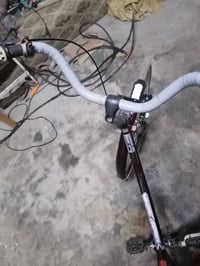 عندي بايسكل للبيع بايسكل باله قح.موديل2010من امه مختم شركته سانتوس بس ...