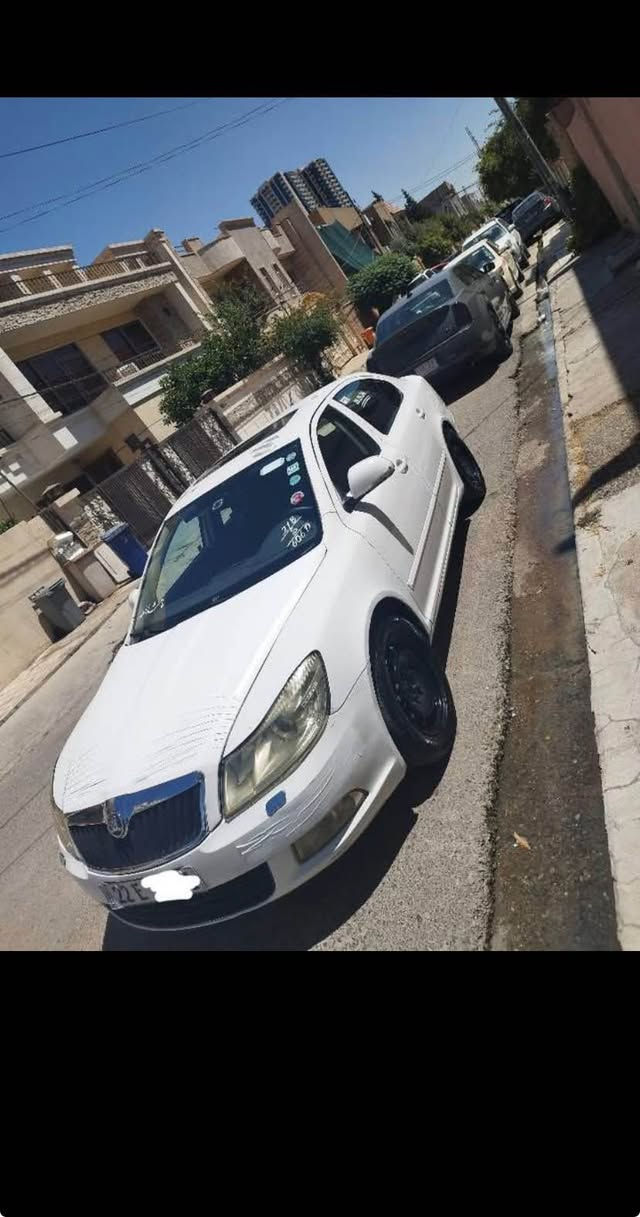 سكؤده ؤكتاڤيا موديل 2009 فول مواسافات 
مەکینە 20 بێ تۆربۆ (مەڕغوب)
گێڕ ئۆتۆماتیکی 6 نمرە و عادی و سپؤرت

تەبرید مەرکەزی
قفڵ مەرکەزی
حاسەی پشتەوە
تراکشن
ئەی بی ئێس
چوار جام کارەبایی
ئاوێنە کارەبایی
شاشە لەمسی بیلاد
بەرز و نزمی کوشن و سوکان.
شاشەی زانیارییەکان، کە ئەم زانیارییانەت پێ ئەڵێت: بڕی بەکارهێنانی سووتەمەنی ڕاستەوخۆ، موعەدەلی بەکارهێنای سوتەمەنی، مەودای ماوەی سووتەمەنی، ماوەی کارکردنی بزوێنەر، خێرایی ئۆتۆمبێل لە ئێستادا، موعەدەلی خێرایی ئۆتۆمبێل سياره كه لؤ جواني حيزام كرايه پيشي جمپه كي خه فيفي هه يه بي ژوري بي ارباگ 4 تايو ويلي سفري بؤ كرايه شوين هه ولير سعري 80 وه ره قه ماجال تيل كه له واتساپ جوابي نامه نادم *********** أربيل, العراق
