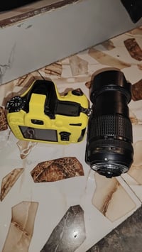 كاميرا نيكون • نيكون D7100 • كاميرا DSLR • عدسة 18-140 • كاميرا مستعمل...