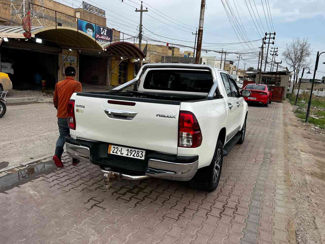 السلام عليكم            
تويوتا هايلوكس 2018. گاز ادبلو
مكفولة كفالة عامة   
رقم اربيل جديد  بأسمي
ما بيها اي نقص حدادية 100/100
تبريد 
تخم تاير 
لاتنقيص لا بخار
مكان السيارة ميسان 
السعر 210 وبيها مجال
الاستفسار ***********
