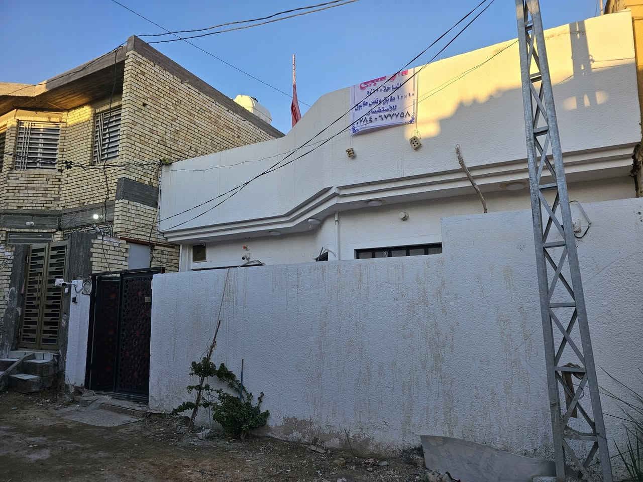 دار للبيع – كنطرة السلام

مساحة الأرض: 100 متر (10×10)

السند: 25

عقد محكمة

موقع ممتاز: فرع هادئ، فيه فقط 5 بيوت كلها من أهل كربلاء

الشارع مغلق والفرع معبّد (تبليط)

البيت مبني طابوق درجة أولى

مع بناء جناي

البيت فيه مستقبل للتوسعة إذا توسع الشارع

مراوس أو بيع

📞 للاستفسار: ***********
