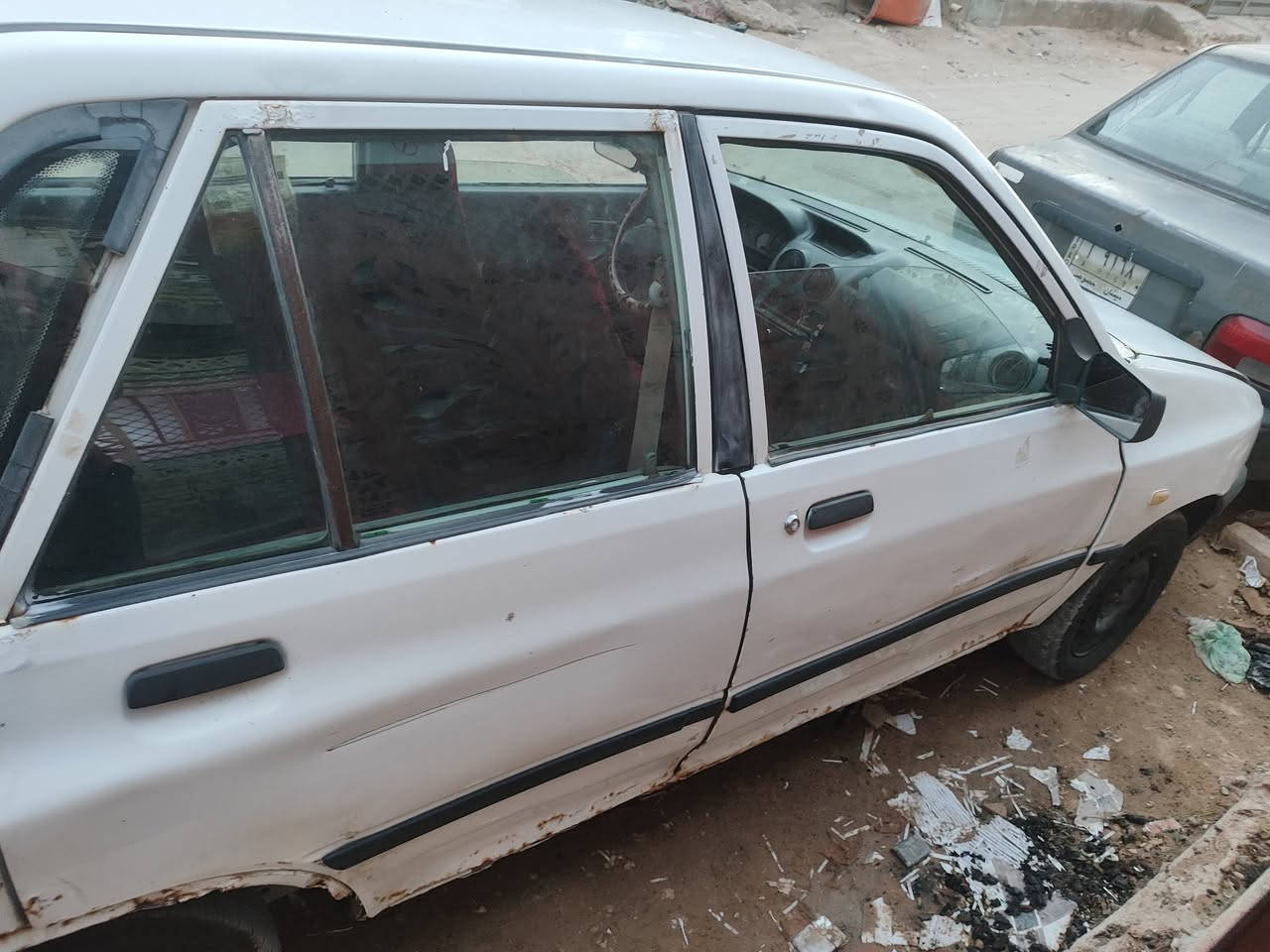 سايبة بيضة موديل 2014 
السيارة بيها نقوصات قليلة 
ما مسجلة بدون أرقام ، بيها أوراق منفيس ، السعر 8 أوراق 
عنواني النجف 
التواصل واتساب ***********
او ***********

