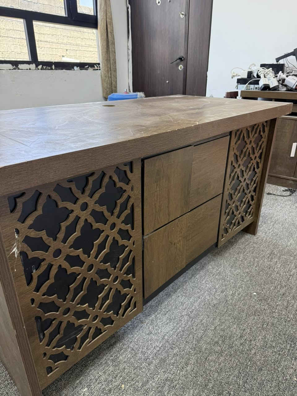 للبيع 
مكتبة سعر القطعه 60 الف 
الميز سعر الواحد 100 الف


**إذا كنت صاحب هذا الإعلان وتريد حذفه لأي سبب، رجاءا أرسل رسالة إلى الدعم الفني**