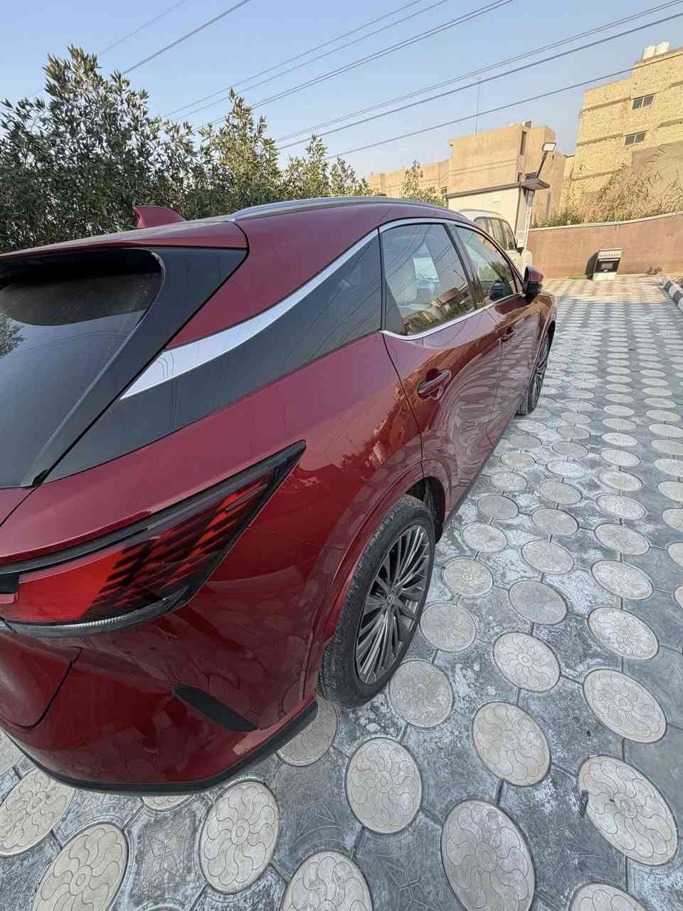 سلام عليكم لكزز للبيع rx350  وارد امريكي موديل 2023 بيهة باب و جاملغ  مبدل التفاصيل التصال***********
