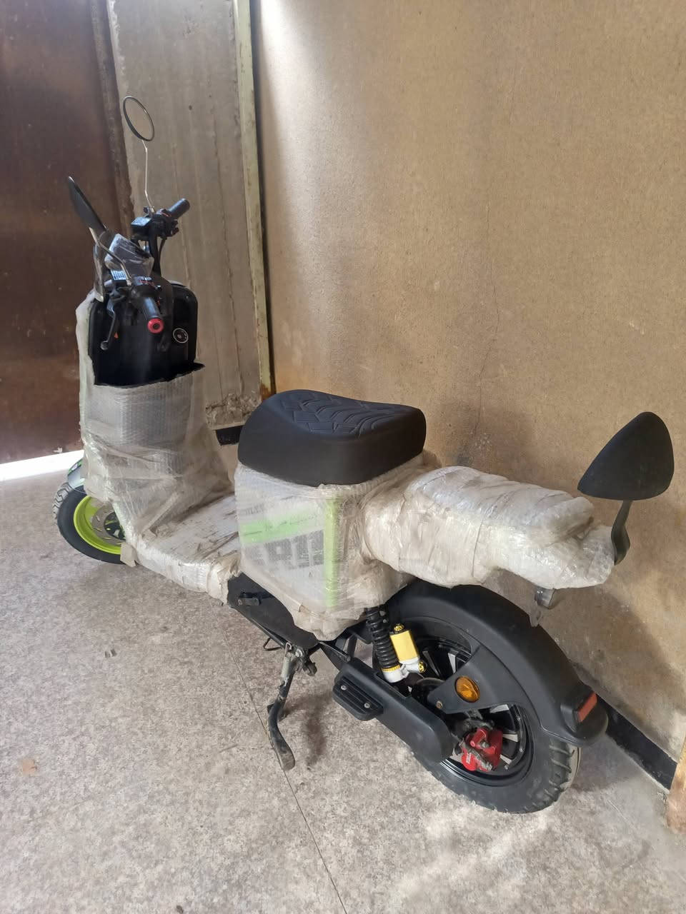 سلام عليكم
دراجه شحن R11 لونين رصاصي واخضر 

 موديل 2024

دراجه مستخدمه بس نظيفه ومهتم بيها 

نظيفه ومابيها عطل 

شاشه تحديد العطل 

اشاير ايمن ايسر دبل اشاره كله شغال

هورن بك R 

 اللايت شغال بالاضافه الى النشرات

مكان شحن هاتف USP 

 وياها مرايات 

شاحنه اصليه ونلي 

بطاريات اصليات ونلي 

تمشي بالشاشه 99 

بالحقيقي تمشي ٧٠ بس سريعه 

٥بطاريات الاصليات  

الشاحنه مالته شغاله الاصليه ونلي 

بصمه وكرت ودبل سويج 

نمره٤ 

السعر800وبيها مجال بسيط

العنوان : البصره الجبيله

للاستفسار واتساب ***********
