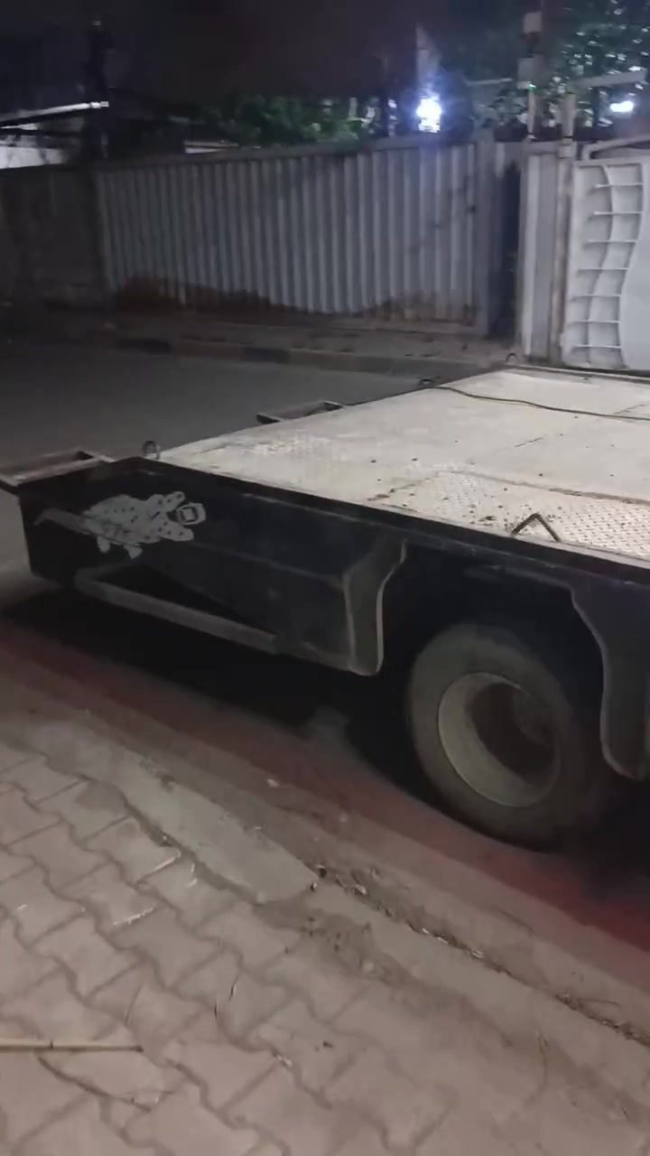 السلام عليكم كرين صطحي البيع قماره و مجموعه استاركس السياره جاهزه تخم تاير  جديد و كدام عينك السياره مكان بغداد  رقم ***********
