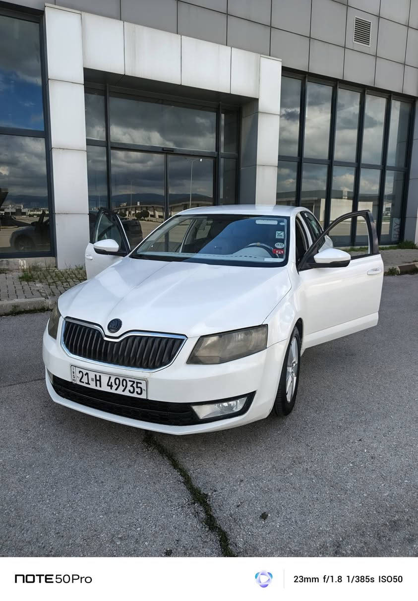 شکۆدا مۆدێل 2014 گێڕ عادی تۆربۆڕەقەم سلێمانی بیلاد سپی تەکسی بووە کراوەتەوە بە خسوسی ڕەقەم و سەنەوی تازە تا 2031 بەناوی خۆمەوە یە بێ دەعم شتێکی جوان و نمونە گێڕو مەکینەو تەقەوڕەقە تەحویل غرامە بەشەرت ڕۆن و گاعی و 4 تایەی تازە لۆک بەستومە 
سعری 63 گەڵاو معامەلە مشتەریت تەلەفۆن بکە لە سلێمانیم
*********** 
***********
