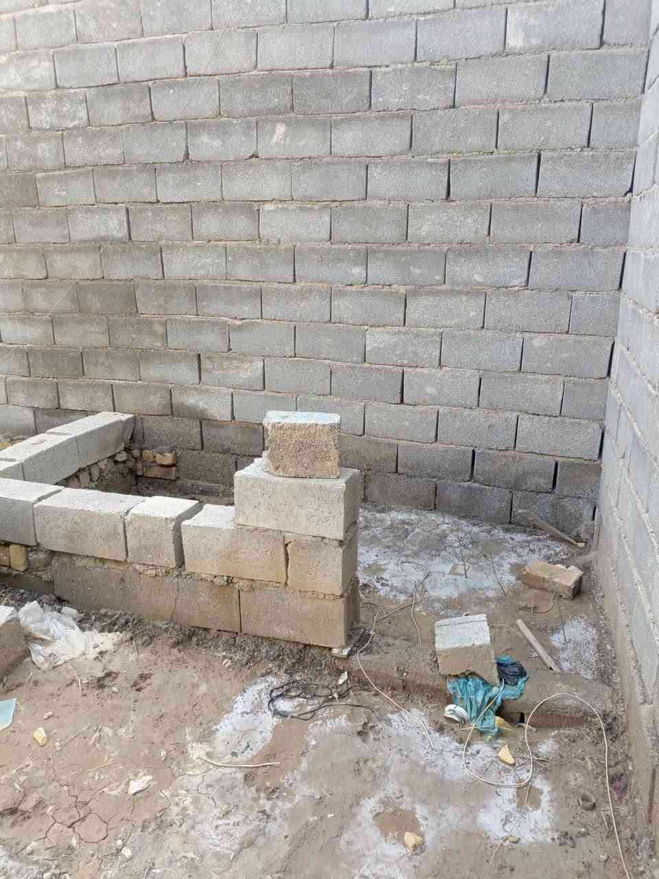 السلام عليكم هيكل للبيع مساحه 100 متر السعر17  وبيه مجال المكان حي الحكيم الوائلي ‏‪***********‬‏
