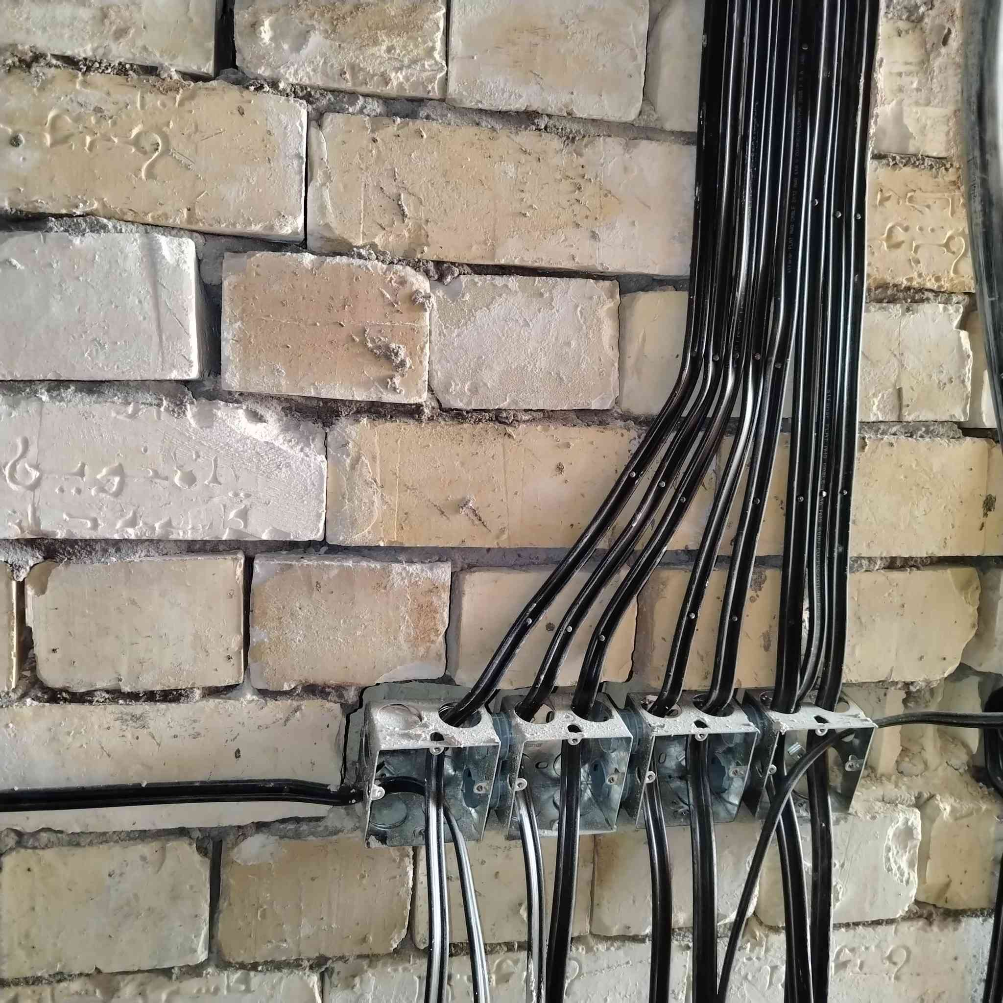 كهربائي تأسيس وتشطيب كافه أعمال الكهربائية لتواصل اتصل بالرقم ***********
