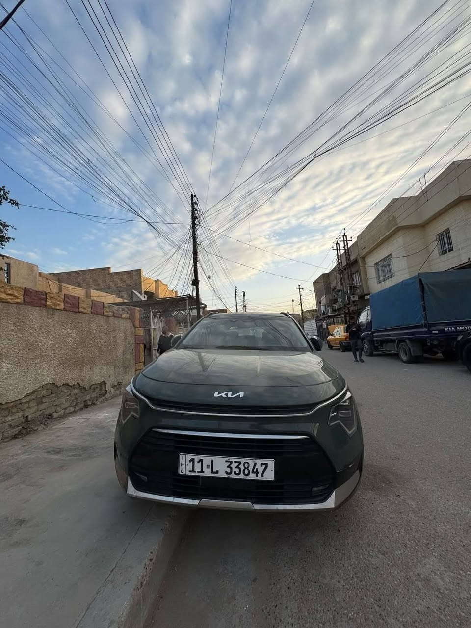 السلام عليكم
كيا نيرو بلكن  (هايبرد . كهرباء . شحن )موديل 2023  أعلى فئة بالنيرو تورنك  وارد امريكي 
السياره خير من الله نظافه وبيها مواصفات بعد احلا من السياره لون زيتوني 
السياره مرقمه وكامله رقم بغداد 
السياره حادثها باب + جاملغ + قمارة + اعمال تخريب بدون دواخل  مصبوغة صبغ عام 
ماشيه: 30 الف كيلو 
المواصفات 
كراسي تدفئة + تبريد 
بصمة
اشاير بالمري 
كشنات جلد و مخمل 
ترحيب دخول 
.نظام ايكو وسبورت قيادة
• شاشة كبيرة متصل 
• كاميرا خلفية
• حساسات خلفية 
• ⁠حساسات اماميه
 .اتو هولد
رادار امامي
• مانع تصادم
• محدد مسار
• تصحيح مسار
• مثبت سرعة
• مانع انزلاق
• بصمة تشغيل
• بصمة أبواب
• مري رادار
• نقطة عمياء
• شاحن وايرلس 
شاحنة بالكشانات 
• شاشة اعطال
• عداد ديجيتال متغير الوان
• اضوية امامية LED
• اضوية خلفية LED
• حساسات إضاءة
• إنارة تلقائية Auto
• نظام صوتي مميز 
• أوامر صوتية
• حساسات اصطدام
شفتات بلستيرن
تبريد قطعتين
قياده ذاتية
• بلوتوث
• مدخل USB + AUX
وبيها بعد مواصفات خير من الله
السعر 140 قفل ما يعجبك روح شوف السوك 
لاستفسار ***********
