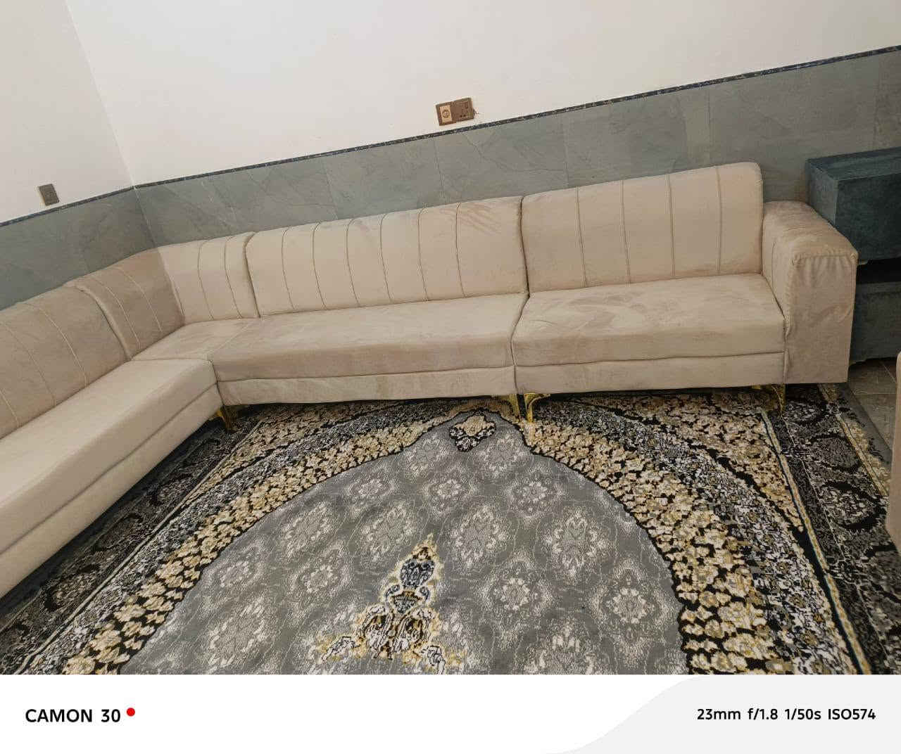 ديوان 19متر للبيع قرب سجن الاصلاحي فرع صيدليه الرحمه السعر 750بيه مجال ***********
