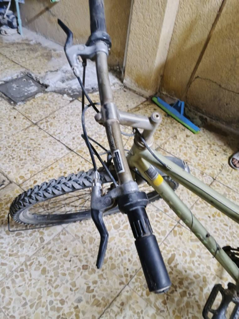 باسكل جبلي للبيع زيتوني نظيف يرادله ترتيبات بسيطه السعر 35 الف وبي مجال للشراي مكاني حي الفارس ***********
