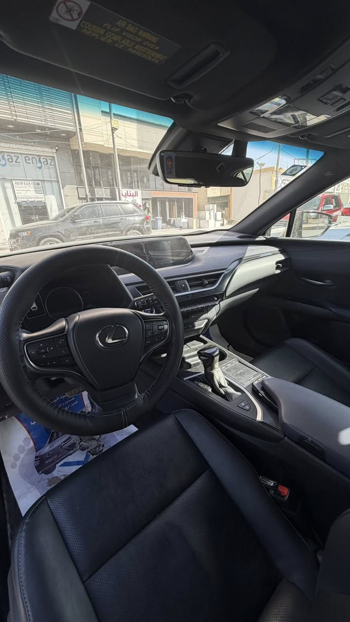 السلام عليكم / لكزز هايبرد 2022
LEXUS UX 250 H
رقم بغداد مميز 
كلش جديده السياره  
اعله فئه 1/1
لون اسود + داخل لونين بلادي بنفسجي واسود 
احزمه بنفسجي دشبول لونين 
كشنات جلد تدفئه تبريد 
بانوراما 
حساسات 
رادار 
تحديد مسار 
وبعد بيها كلش هواي مواصفات 
تخم تاير جديد صارله اقل الشهر 
ماشيه 35 الف كيلو 
وارد امريكي حادث جاملغ وشويه من البنيد وبارد بلباب بدون لغد وشاصي دواخل سليمه 
مانقصها شي 
السعر 245 وبيها مجال
البصرة / الجبيلة 
***********
