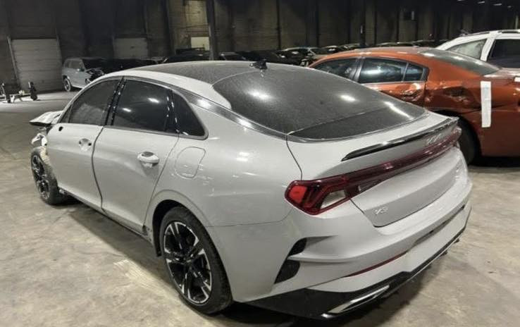 كي فايف  موديل 2024
لون سموك داخل اسود جلد بلاد 
سياره بدون ايرباك والحادث موضع بالصوره 
فقط باربد بنيد وبارد جاملغ 
كشنات تدفئه 
استيرن تدفئه 
بنورما 
شاشه جبيره 
وهوايه بيها مواصفات 
وسياره نضيفه كللللللش 
العنوان بغداد شارع فلسطين 
السعر 218 وبيها مجال حك الجيه 
ملاحظه السياره مابيها اي نقص 
للاستفسار ***********
