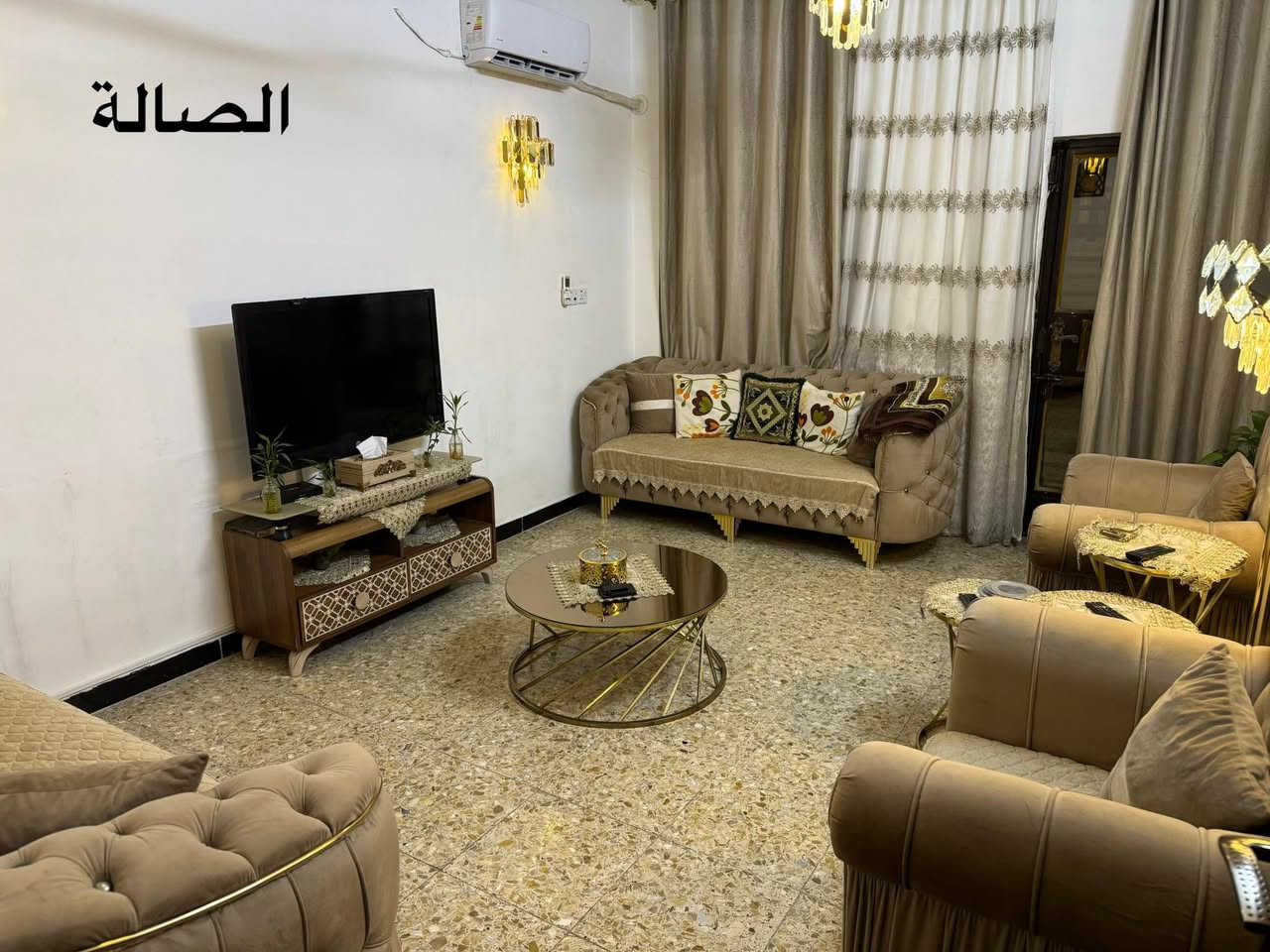 السلام عليكم
للبيع بيت مساحة 100 متر 
(الواجهة 5 متر + النزال 20 متر) 
طابقين ونص طابو ملك صرف
الموقع الامين الثانية قريب على جامع وحسينية المحسن
البيت مدخلين
الطابق الارضي -طرمة  
 مدخل على الاستقبال ومدخل على المطبخ 
ومنور وصحيات وغرفة نوم بالطابق الارضي
الطابق الاول - صحيات وغرف نوم عدد2
الطابق الثاني - بيتونه وغرفة نوم+ سطحين 
البيت صب كونكريت وتم ترميمه عام 2023 ترميم كامل شمل
تبديل الابواب والشبابيك الحديد والخشب والحمام جديد
تاسيس المجاري كله جديد 
تاسيس كهرباء كل البيت جديد
سيراميك الحمامات والمطبخ كله جديد
تاسيس بواري الماء كله جديد
ارضيه البيت كلها جديد
ارضيه السطح شتايكر كله جديد
جص وبياض البيت كله جديد 
الدرج ومحجر حديد جديد
الواجه لبخ ونثر جديد
البيت يحتاجله بس صبغ فقط 
ملاحظة: البيت يباع معه كاونتر المطبخ  مع (4) سبالت (3) حجم طن و(1)حجم طن ونص
السعر (225) مليون وبيه مجال الاتصال او المراسله👇
ماسنجر + واتساب ***********
