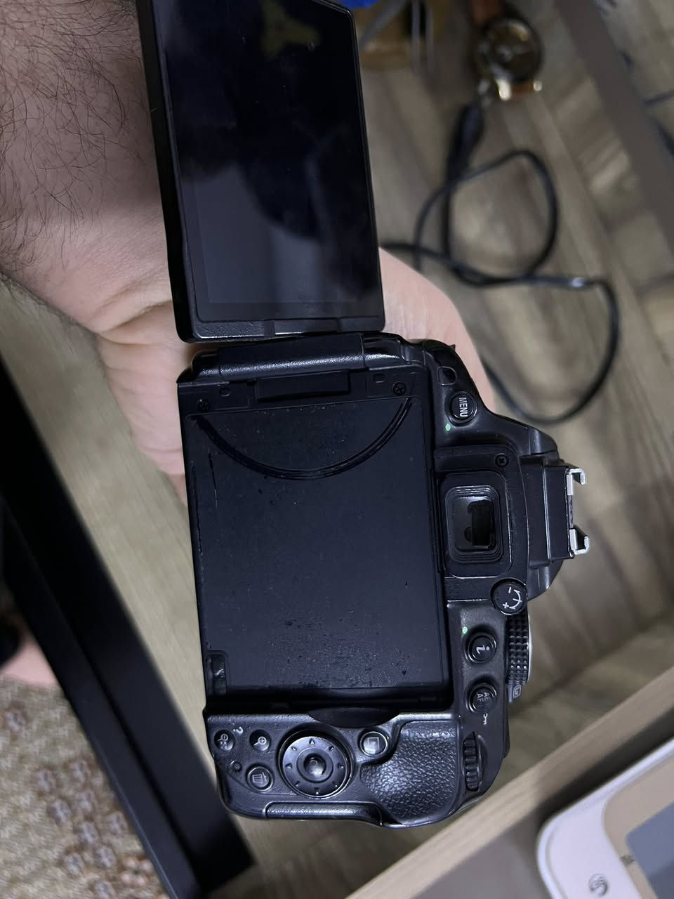 كاميرا نيكون دي5300 وايفاي
الملحقات 
جنطه
شاحنة و بطاريه عدد ٢ 
عدسه ٥٥-١٨ 
رام ٦٤
المكان بغداد الغدير ***********
