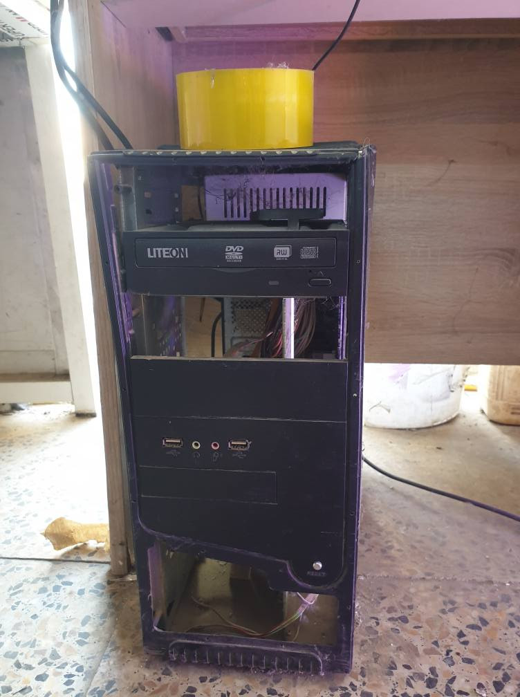 حاسبه نظيفه شغاله للبيع مع المكتب ب350وبيه مجال  فقط تحتاج شاحن(UBS تشتغل حاليا عالكهرباء مباشر
***********علاوي السماوا, المثنى
