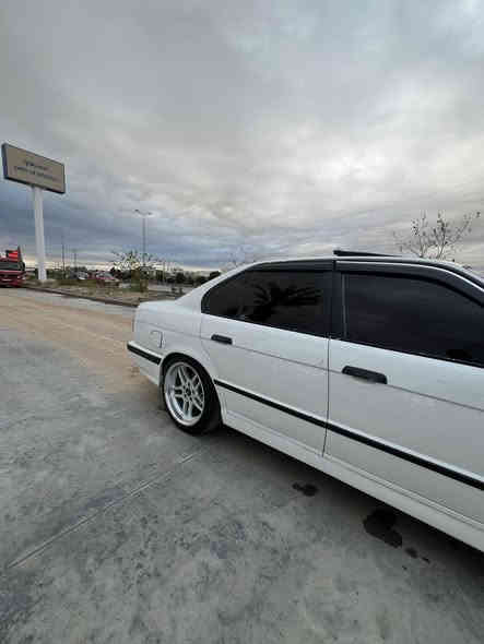 بەناوی خوای گەورە
بیم 525 گیڕە عادی
مودێل 1992
ئاڕام پلاستیکی هەولێر بەشەرتی ئارام ئەولیت
موس بڕاوە دەعم لیدراوی بەشەرتی
سەیارە کە ساردی گەرمی ئیشی دەکات 
سەیارە کە ناو داخلی نۆێەو سلایت
کەملM  گۆشن جڵدە پیش گەورەی یەک دەینار مەسرەف تیدا نیە چوار تایەی وەیل لۆک لەژێر بەشەرتی دەفیتر. سەعر 45 گە ڵە  ڕەقم *********** ڤایبر واتسە ئەپ شوین ڕانیە
