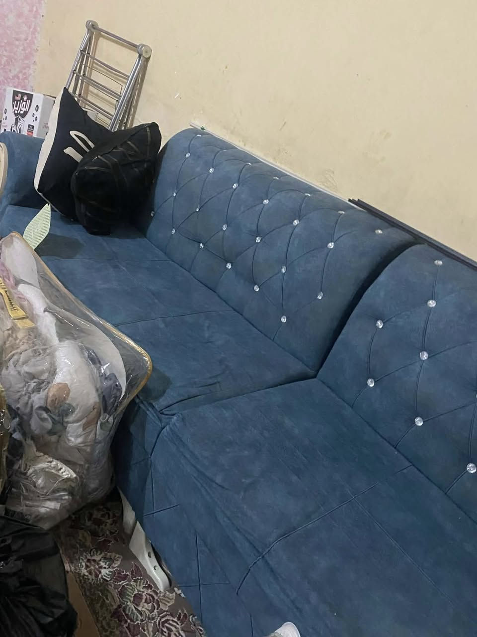 تخم نضيف للبيع سعره ٣٠٠ وبي مجال للشراي للاستفسار الاتصال على الرقم ***********
