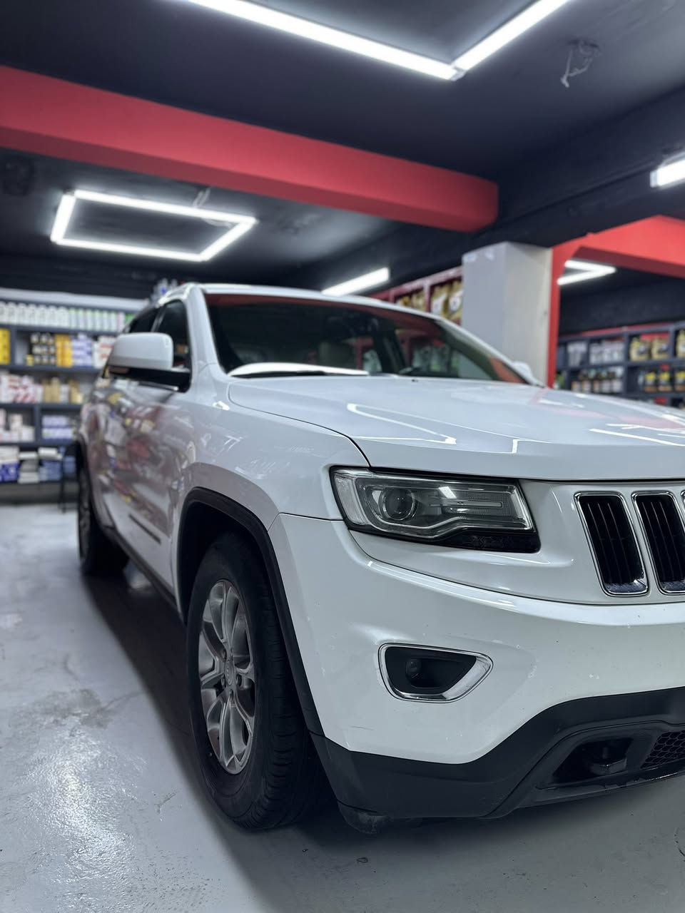 جيب لاريدو 
موديل 2014 خليجي 
مكفوله من الصبغ والبارد 
بصمتين 
شفتات ستيرن 
كشنات كهرباء 
فتحة سقف 
مواصفات ال لاريدو  معروفة 
بيها شخط بالجاملغ الخلفي 
ورصعه بالجاملغ الامامي 
ماشية 130 الف كيلو 
مكانها بغداد الكراده 
السعر 240 
***********
