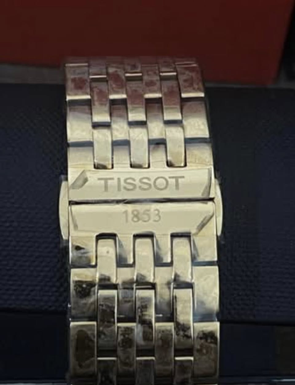 تخفيضات بمناسبة نهاية السنه
ارخص من كل المحلات: 
كمل اناقتك بساعة تيسوت سويسري اصلي
القطر 42 ملم
الزجاج زفير ضد الخدش
الكيس ستانلس ستيل
السير ستانلس ستيل، 
الكيس والسير مغلف جولد روز PVD
المينا بيضاء محببة
ارقام رومانية
تتحمل عمق 100 متر
للطلب والاستفسار يرجى الاتصال بالرقم***********، واتس اب
يوجد توصيل
