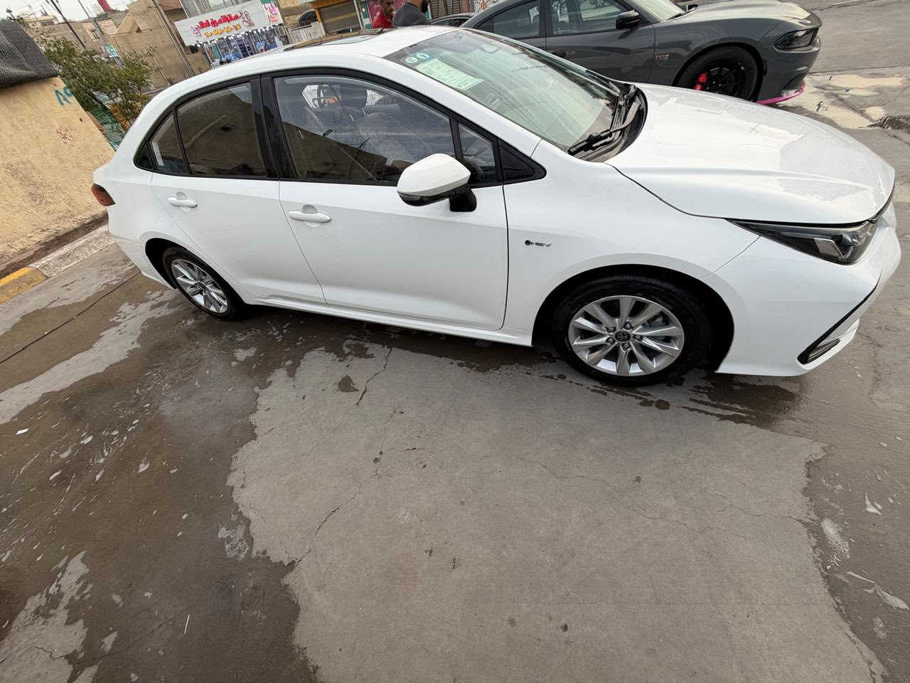 السلام وعليكم كورلاء مديل 25 سيارة ماشيه 22 الف كفاله عامه سعرها 150بيها فقط بارد بل باب الخلفي خفيف كلش واضح بل صور سياره هايبرد وبانزين فول الفول بعدها بوضع الشركة السعر 150
***********
