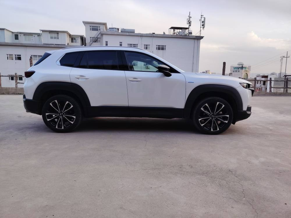 Mazda cx50 2025 prumum plus hybrid
فول مواصفات هایبرید تایەو ویلی ۲۰ داتاشۆ پانۆراما کوشن جڵدی سوور کوشن سارد و گەرم سوکان هیتەر کوشن خزن ڕاداری هەر چوارلا دەرگای بصمە لایت لید زۆر مواصفاتی تر  قەپات مواصفات بێ بۆیاخ دوو جێگە ساردی بچوکی هەیە تەنها ۷ هەزار مایل ڕۆیشتوە ژمارە کاتی ۳ مانگی لەگەڵە بۆ ڕەقەم 
نرخی ۲۳٥ کەمێك مجالی تیایە بۆ پەیوەندی
0770 157 22 58 viber + whatsup
0772 545 07 08  talafun السليمانية, العراق

