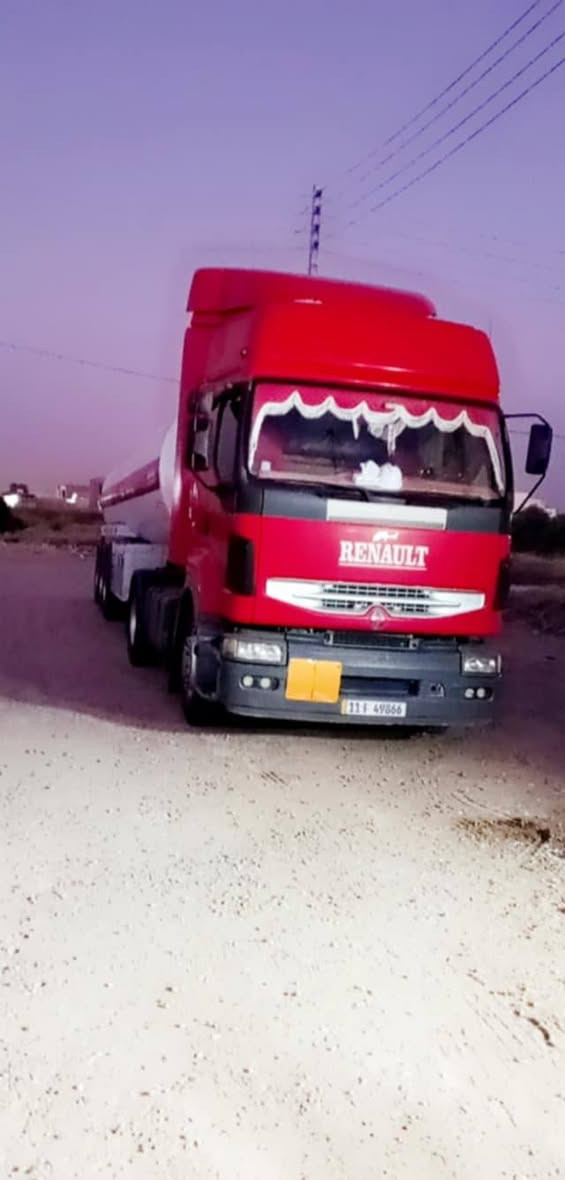 السلام عليكم رينو صهريج للببع انجكتر بلادي موديل 2005 جاهزه الشغل تخم تاير كهربايات كوله شغاله كير و محرك كوله بشرط طوناج جديد سنويه 2027 تسريح اميني بيه سياره شغاله على خط بصره )(***********)(***********
