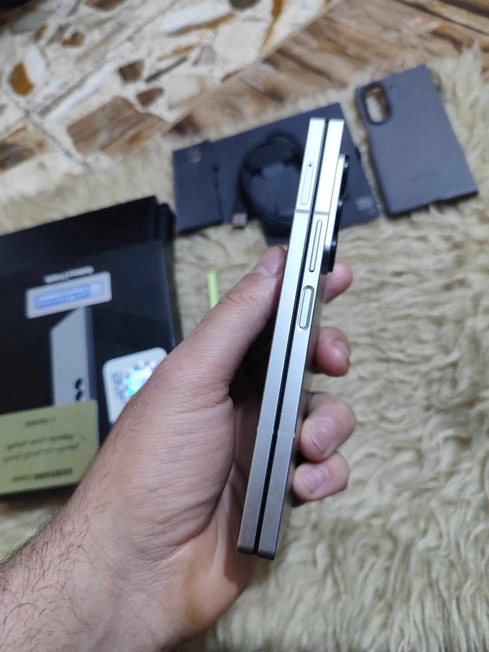 رمضان كريم اخواني جهاز سامسونك z فولد 6  شرق اوسط دبل شريحه معروفه مواصفاته ومكانيته كشاشه وكامره نضافه تقريبا 100-100 كامل ملحقات مع حافضه عدد ٢ وقلم ذاكره 256-12 للبيع بسعر ٨٧٥ الف وبي مجال بسيط وافضل مراوس مكاني بغداد مدينه الصدر عندي ولد صديقي يشتغل بدلفري يكدر يوصله الك داخل بغداد فقط وتتفقون ع الاجره او تاخذه من بيتي يكون افضل للستفسار وات ساب او خاص ***********
