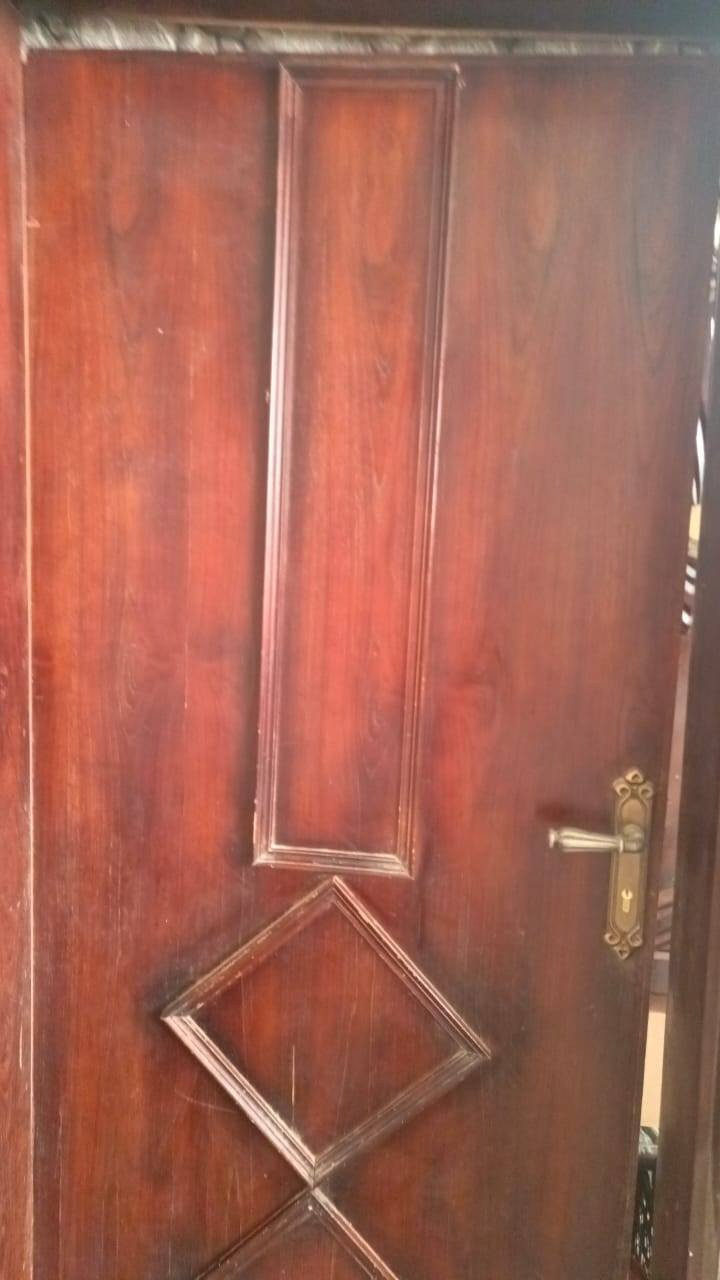 سلام عليكم باب صاج جاهزه لون بذنجاني السعر 150و بي مجال بصيط لل استفسار اتصل عل رقم ***********
