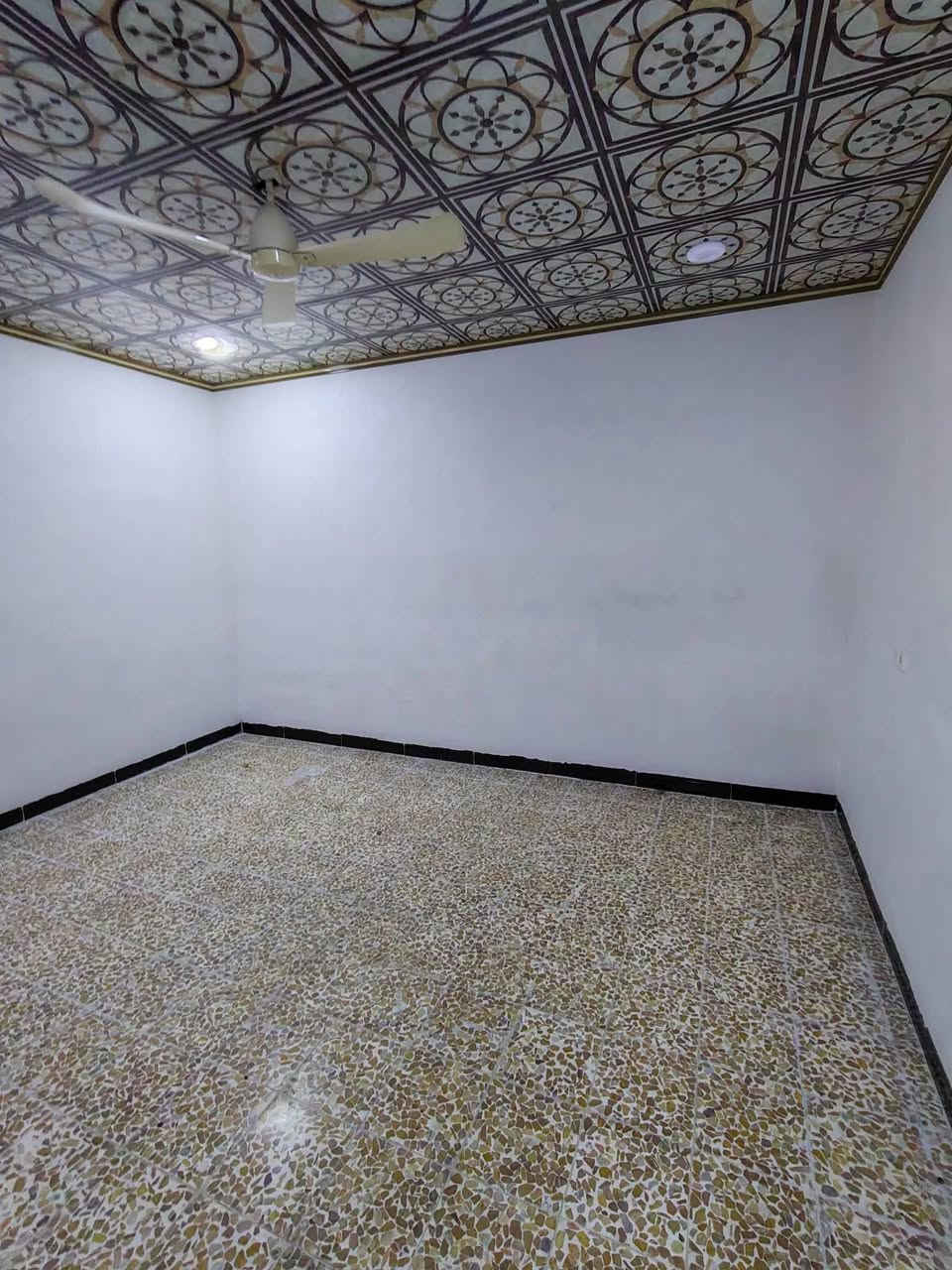 للبيع دار مساحة 100متر طابق واحد بناء حديث واجهة 5 متر
الموقع الموصل حي عدن بعد النزله مال جامع الرؤوف ٣ فرع
تبليط جديد خدمات كامله 
الفرع المقابل صيدلية زينة
سند ملك صرف طابو سكني 
يتكون الدار من كراج ومطبخ واستقبال وهول وصحيات وغرفة نوم وبيتونه كبيرة
السعر 85 مليون وبي مجال
***********
***********
الموصل أيسر حي عدن
