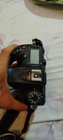 السلام عليكم شباب نيكون 7100 نفس ماواضح بصوره كامره مرتبه وحلوه مكاني كوت للاستفسار  ***********8
