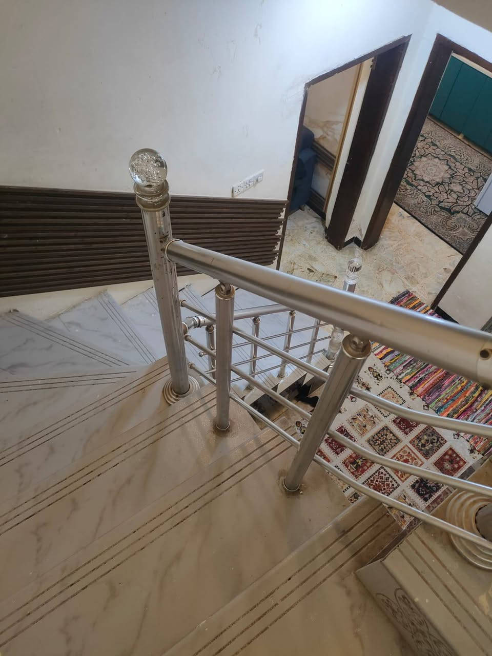 مشتمل للبيع 
المساحة 100 متر الواجهة 8 النزال 12متر 
طابو زراعي سند 25
بابل حي الصحة قرب بيت ابو النسر /شارع مطعم صفاء 
الطابق الاول 
غرفه نوم سويت 
استقبال +هول 
مطبخ +مجموعه صحيه معزوله 
***الطابق الثاني 
غرفه نوم سويت 
السعر 95 مليون قابل للتفاوض 
للاستفسار الاتصال 
***********
***********
مكتب عقارات أبراج بابل 
عنوان المكتب بابل حي الجزائر مقابل الجسر الدولي
