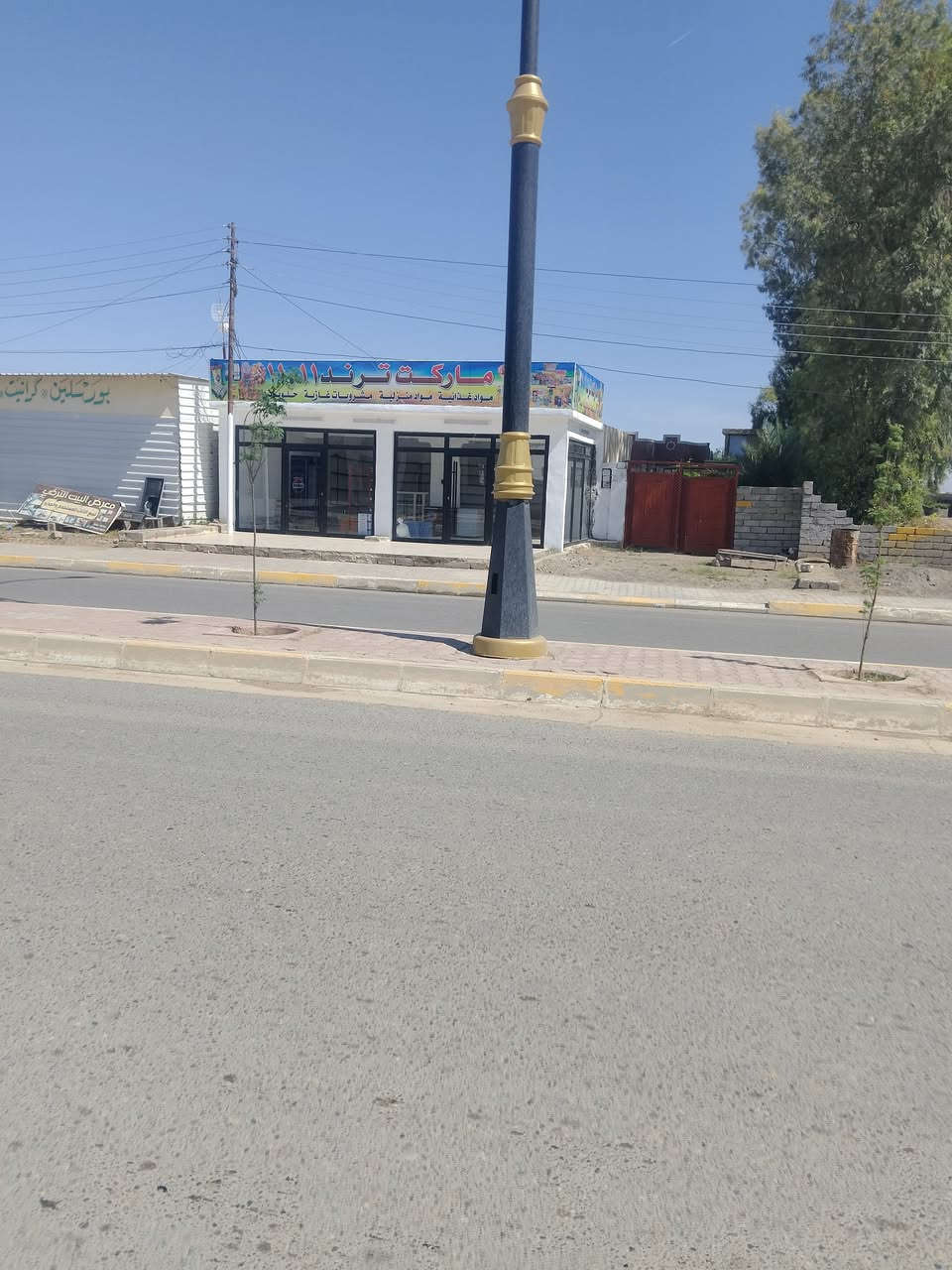 السلام عليكم ورحمه الله وبركاته اخواني الاعزاء نشرت بيتي اكثر من مره الناس تكذب عليه  السف على كلن الدار للبيع في بعاجه مقابل منتزه مكانتوش قرب سيطره بعاجه المساحه 1000 متر السعر 85 مليون وبي مجال ومحلات تجارية للاستفسار الاتصال على الرقم التالي ***********
