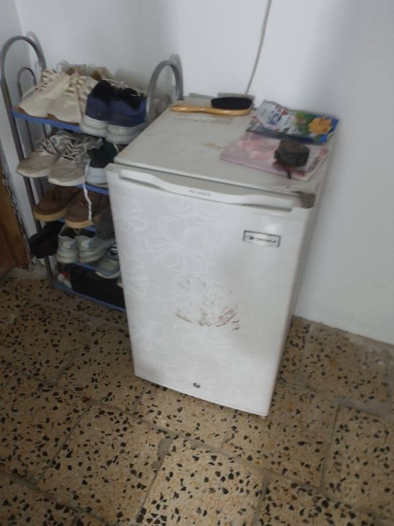 سلام عليكم ثلاجه صغيره نضيفه مداخله تصليح مكاني اعظمية سعرها 60قفل 
***********
