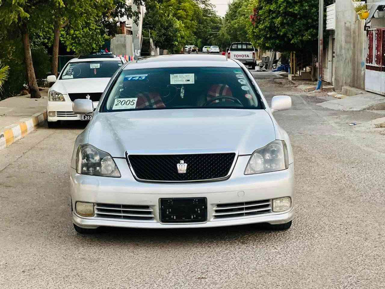 شاهینە ٢٠٠٥ مـوس ١٨٢ بێ دوکەڵ فوول مواسەفات جلد و هیتەر و سڵایت ویل دنگە کۆدی هەیە بە ناوی خۆمانەوەیە ٣ پارچە بۆیاخی ئەوروپای هەیە دەعم و لێدراوی نیە بێ چاڵ و شوخت کامل مەسرەف کراوە تەبرید سارد و گەرم تەقە و ڕەقەی نیە سەیارەیەکی زۆر جوان و پاکە ماڵی دۆستە سعری ٦٧ وەرەقە و کەمێک مەعامەلە لە نزیک کەلارم *********** كالار, السليمانية
