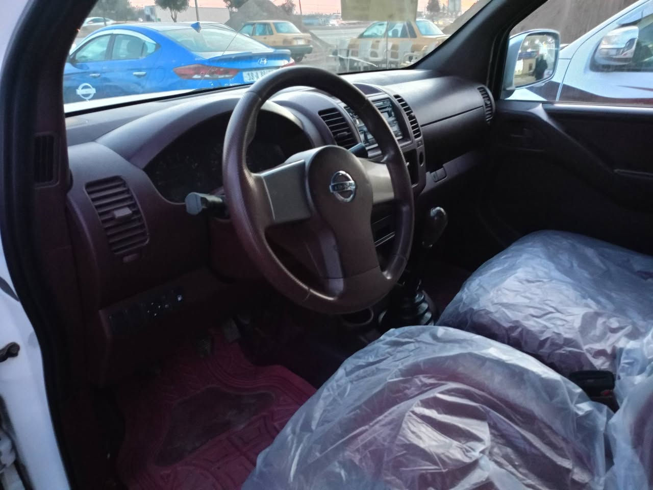 سلام عليكم نيفارا للبيع  موديل 2009 رقم اربيل أرقام وسنويا مجددات السعر  95 ورقة وبيها مجال سيارة جاهزة من أي نقص كير عادي العنوان واسط العزيزية الاتصال ع رقم الهاتف ***********
