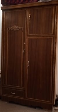 للبيع • خزانات • ديكور