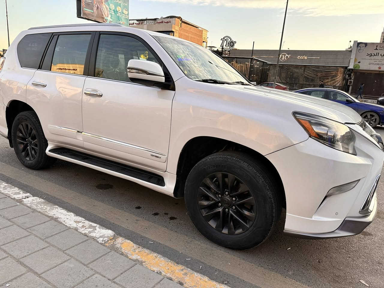 السلام عليكم .. لكزس برادو 2017
ماشية 150 الف ميل 
وارد امريكي حادثها جاملغ خلفي وقبغ جنطة بدون حوض 

المواصفات 
سلايت روف 
شاشة 
كشنات جلد اسود ملكي 
كشنات خلفي VIP ( منفصل ) 
رادارات جانبية 
رادارات امامية 
مري شفط 
كامرة امامي 
كامرة خلفي 
حساسات ( امامي . خلفي . جانبي )
لايت زنون عالي ناصي 
بلوجكتر زنون
بصمة 
بصمة بيبان 
كشنات خزن ثلاث وضعيات 
وبعد بيها هواية مواصفات 
السيارة متعوب عليها كل صيانتها بلشركة 
رقم بغداد حلو 4 ارقام 
مكاني بغداد 
السعر 32000$ وبيها مجال 
للاتصال : ***********
