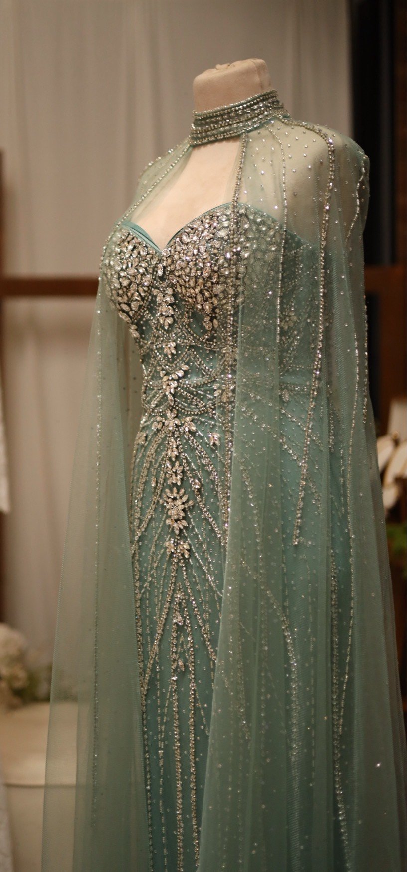 فستان مناسبات انيق صناعة هاند ميند ملبوس ساعتين فقط 