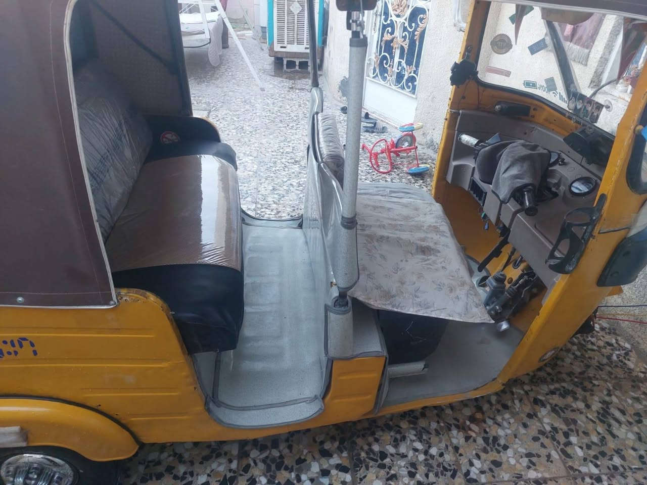 موديل ١٨ شهر ١٢ رقم وسنوية انكليزي
مكينه مجفته اكفله من تنقيص تبخير 

كهربائيات شغالة
تخم سفريات جديد
التكتك كلش حلوة وترايهه يخبل بالعافية عله الياخذهه 
مكاني بغداد حي البتول
***********
