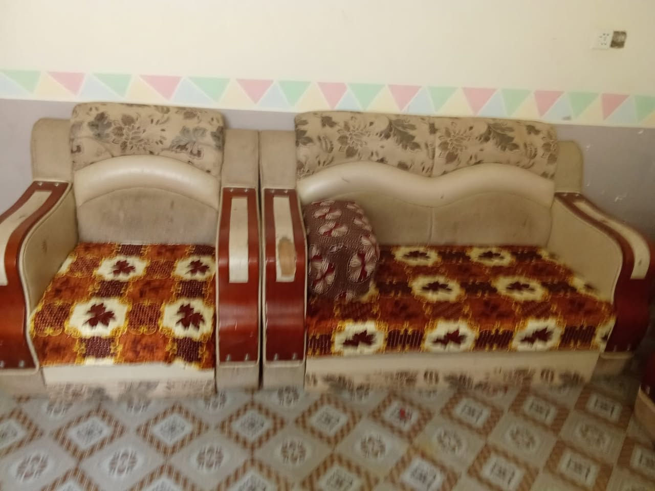 تخم قنفات عشر نفرات للبيع مكانه طريق نجف كربلاء سعر 200وبي مجال حك الجيه ***********
