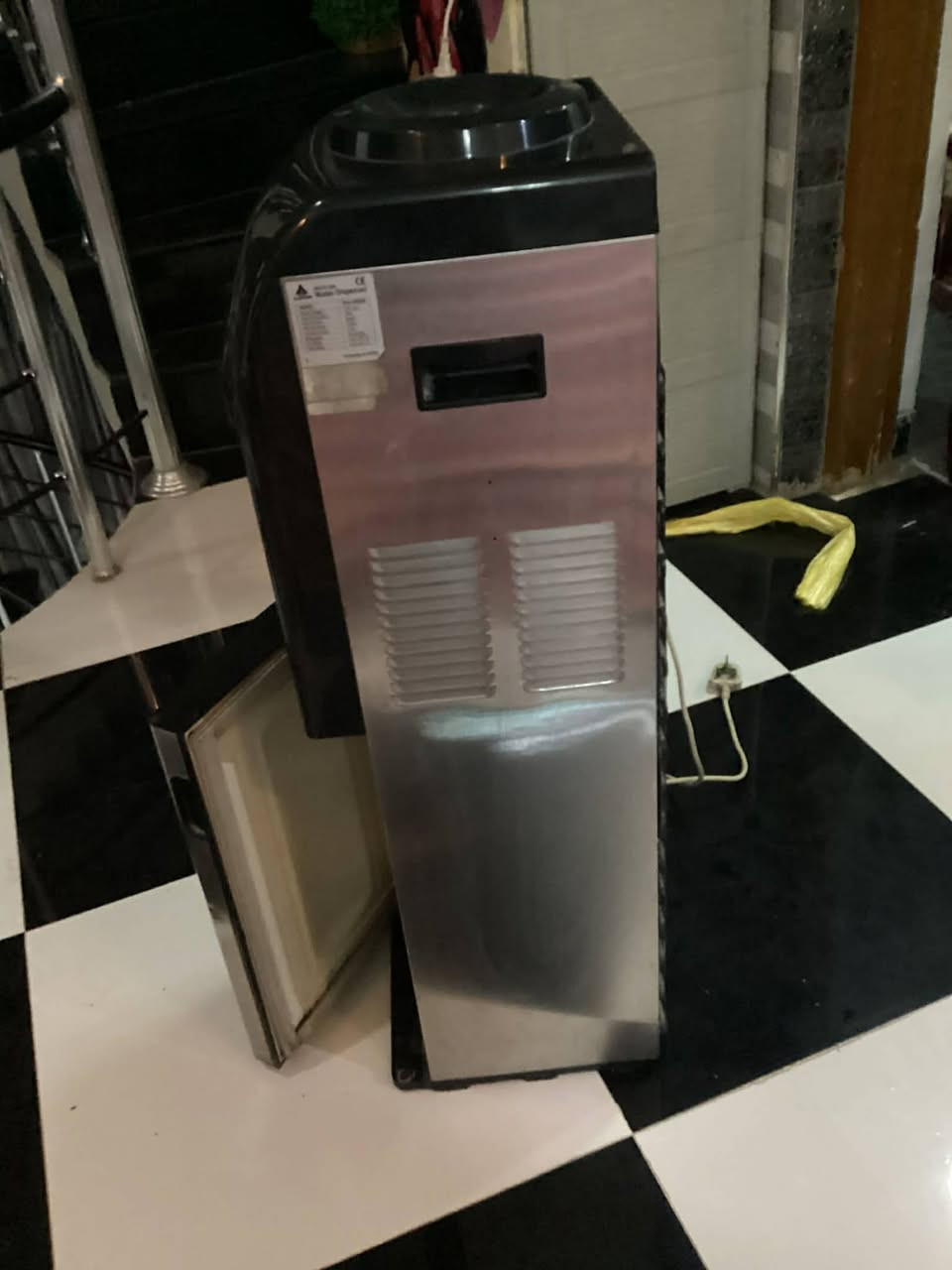 براد ستعماله قليل  وسعر مناسب  مكانه الحله


**إذا كنت صاحب هذا الإعلان وتريد حذفه لأي سبب، رجاءا أرسل رسالة إلى الدعم الفني**