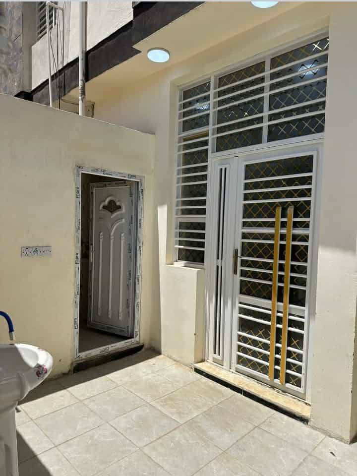 دار للبيع في حي ميسان الشريط قطاع 79 جديد غير مستخدم 
المساحة 100 متر
الواجهة 5متر 
النزال 20 متر 
الدار طابقين جديد بناء صب كونكريت وخريطة حديثه وفي مكان مميز
يحتوي الطابق الأول على غرفة وصالة واستقبال ومطبخ وصحيات 
والطابق الثاني يحتوي على غرفتين وصاله وصحيات
السعر 160 مع المجال 
لمزيد من التفاصيل الإتصال على الرقم التالي 
***********
ابو حسن الخفاجي 
مكت مكتب اسد بغداد للعقار النجف حي ميسان
