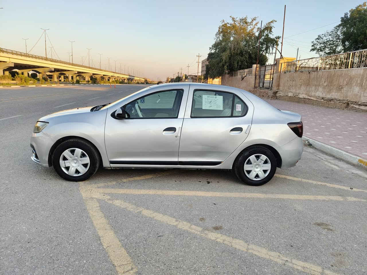 السلام عليكم رينو سنبل للبيع موديل 2019 رقم بغداد الجديد انكليزي سنويه جديده هزه جديده تحويل ثاني يوم مكينه 1600 كير حداديه تخم تاير مكفولات تبريد ثلج السياره مكفوله من الضربة بيها صبغ مكانات قليله كلش اثر جراد فقط السعر 74 وبيها مجال مكاني كربلاء رقم الهاتف ***********اثير
*********** آسيا
