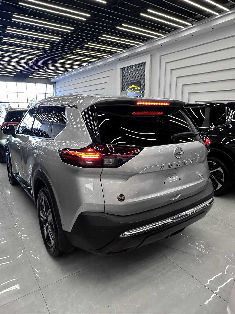 نيسان روج موديل ٢٠٢٣ مواصفات SL فول فول ماشية ١٦ الف سيارة كلين بدون صبغ بدون تعديل بدون رقم شانصي موجود ايرباك سعر ١٨٨ ورقة مكان السيارة اربيل *********** آسيا *********** كورك
