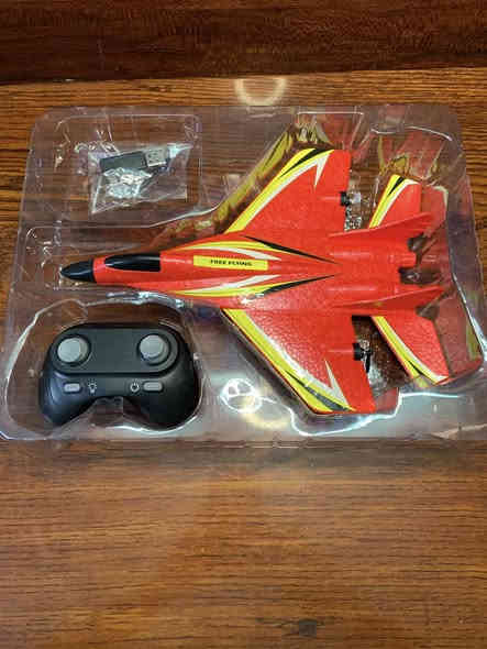 طائرة تحكم عن بعد ✈️🎮
مناسبة للفئة العمرية : +14 سنة
مدى التحكم عن بعد ممتاز 
خفيفه الوزن ومقاومة للكسر 
سهلة التحكم 
تشغيلها بسيط 
منفذ الشحن USB
للاستفسار الاتصال على الرقم : *********** ☎️
