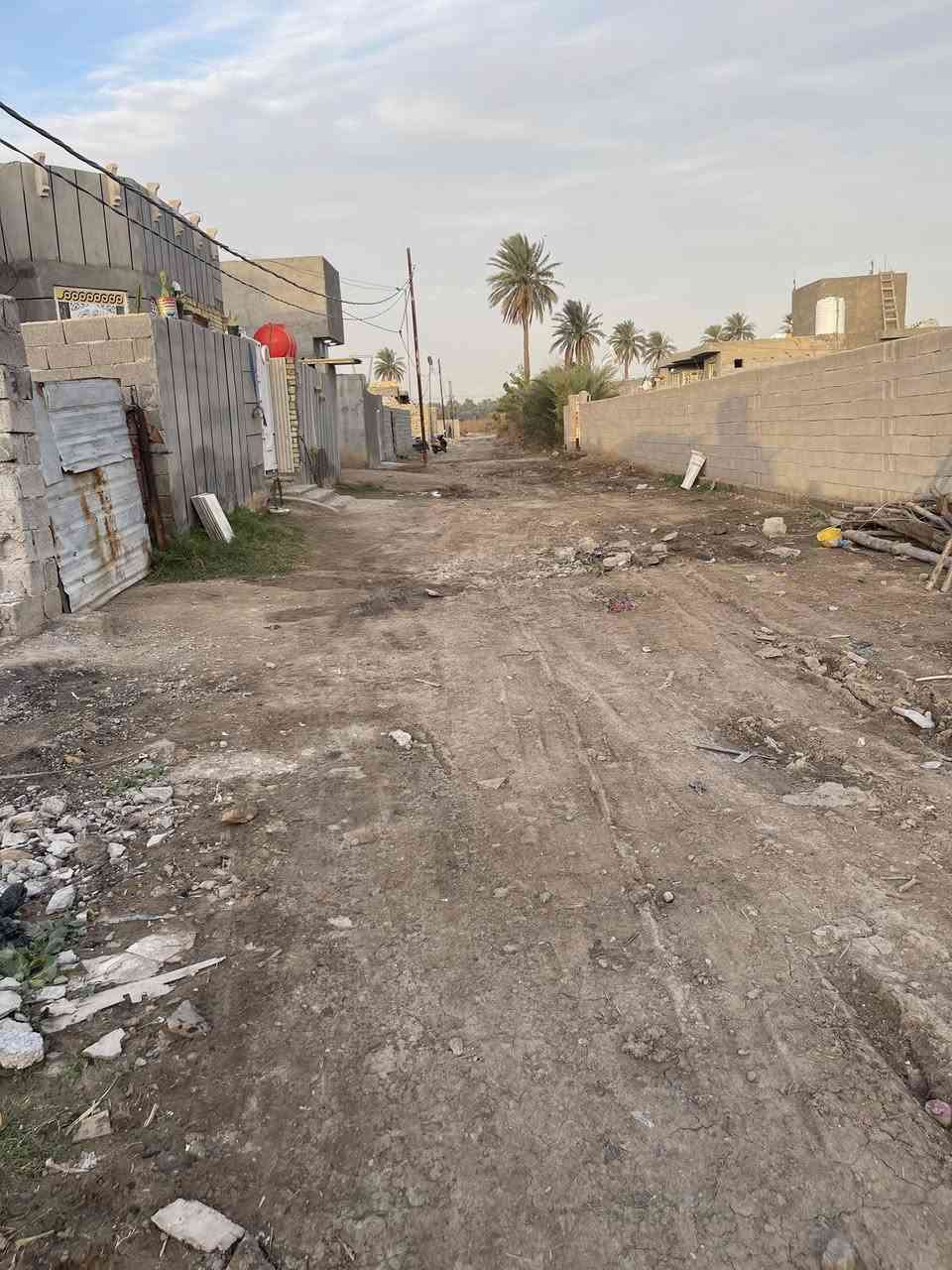 قطعة للبيع خلف المحكمة قريبة على جادة 
***********
