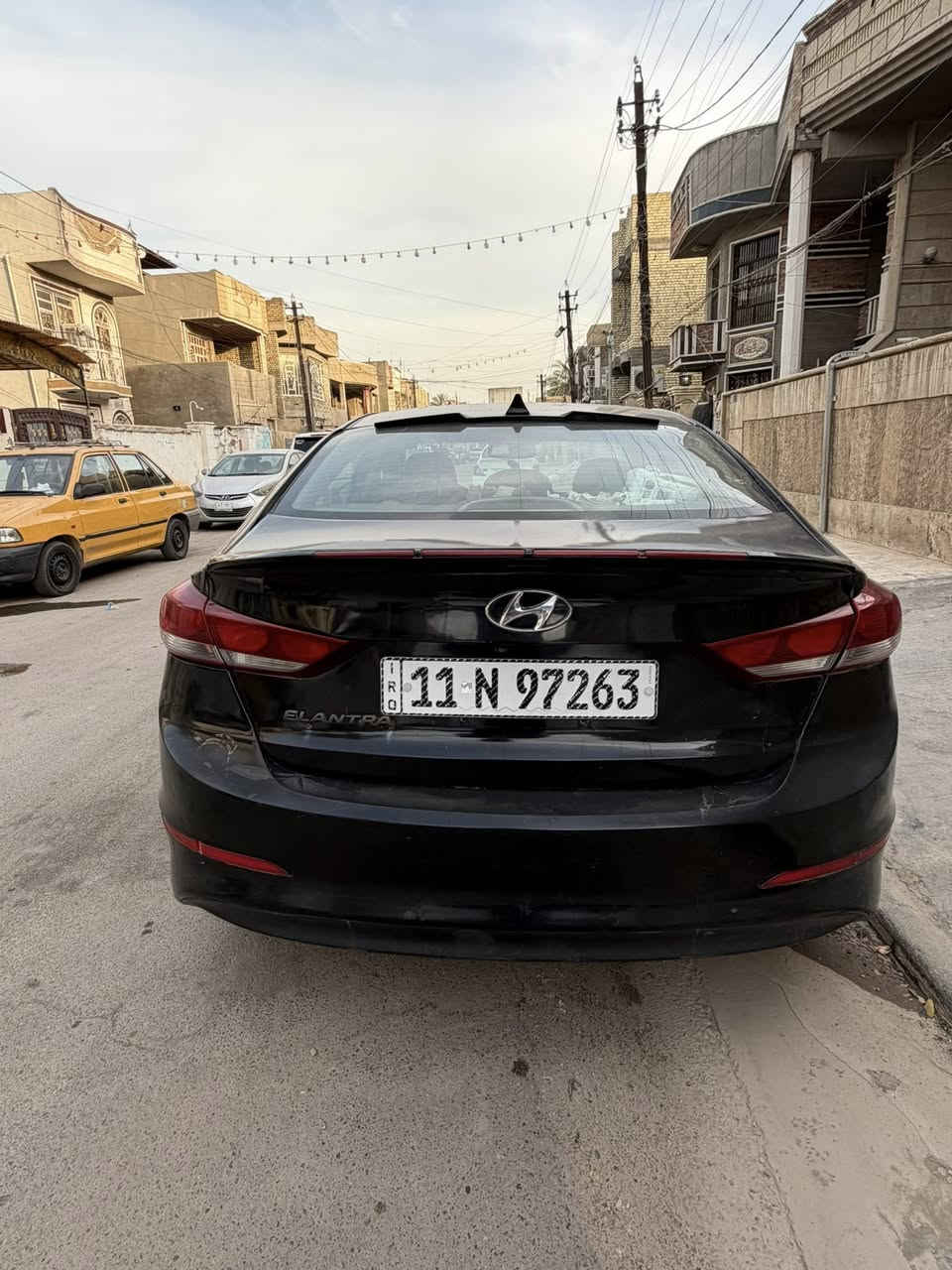 السلام عليكم
النترا وارد امريكي موديل ٢٠١٨  
حادثها مبدل قلق صندوق و جمالغ الخلفي مصلح 
بيها بابين كلير بدون ضربه حادثها مرفق بلصور 
بيها طخطات بلدوسه جوه لباب 
السياره فول ١/١ ( بصمة وفتحة و ردار و نقطة عماء بلمري و بصمة ابواب و صندوق مانع انزلاق و ٣ انظمة قياده و كشنات تدفئة و دشبول بيانو )
مكاني بغداد الجديدة 
عارضها ب ( ١١٥ ) ورقة 
***********
