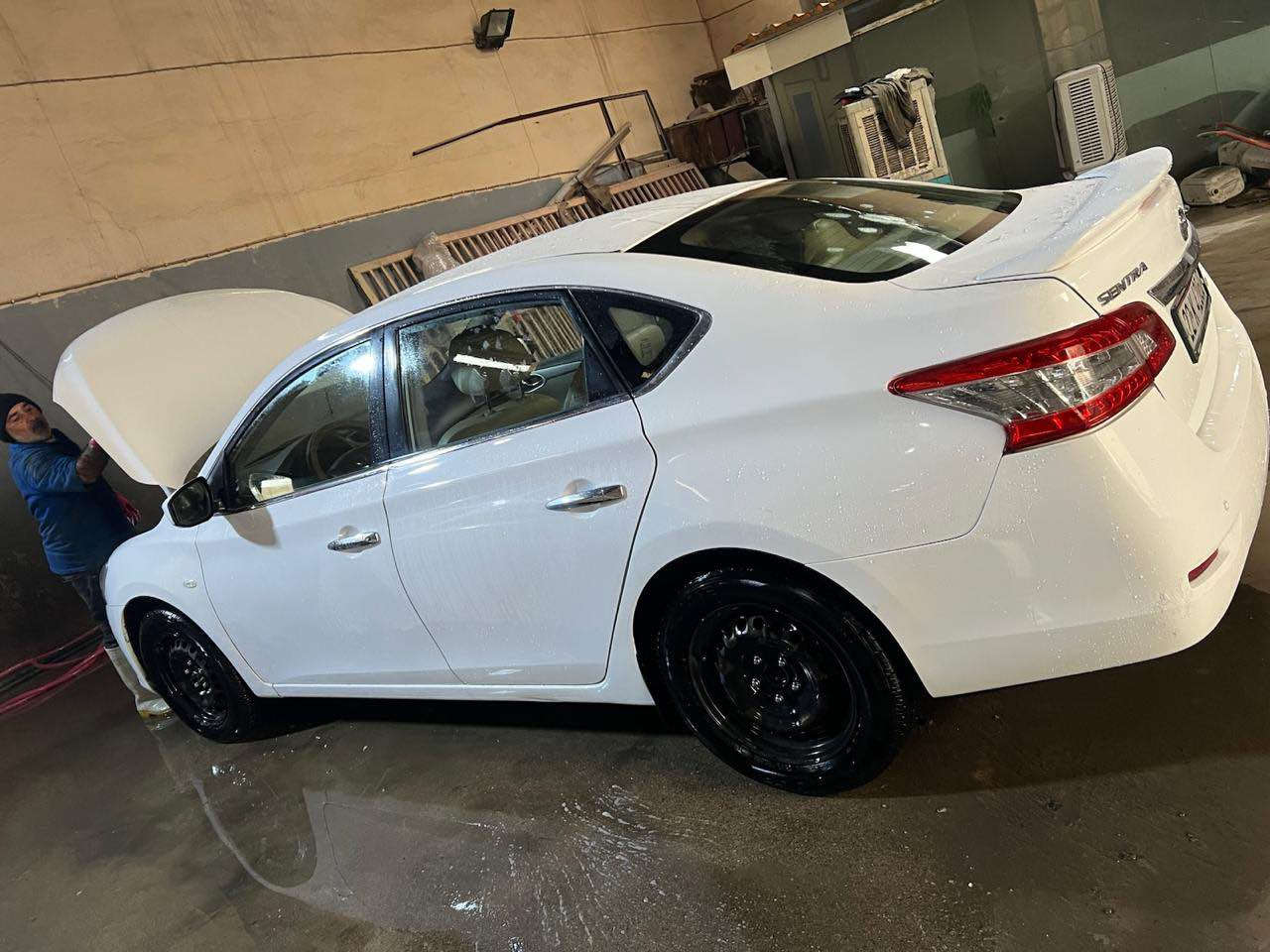 نيسان سينترا ٢٠١٩ خليجى سپى بةفرى چوار بارچةى سبوغة ٣پارچةى پشتى سبوغة  بةنيوةى دوسةو نيوةى شانى   كةميك ناوسندوق سبوغة بةدةنةى گوراوة ٣شوين ساردةكوتة رةقمى نويية سةنةوى  ٢٠٢٨ گيرمةكينة سةرو بنى بةشةرت ٩٧ $  
*********** أربيل, العراق
